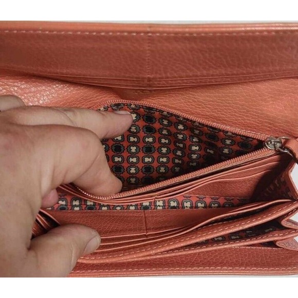 Womens TOUS WALLET Peach Leather Zip Around Clutch Credit Card Holder Large - Picture 6 of 7